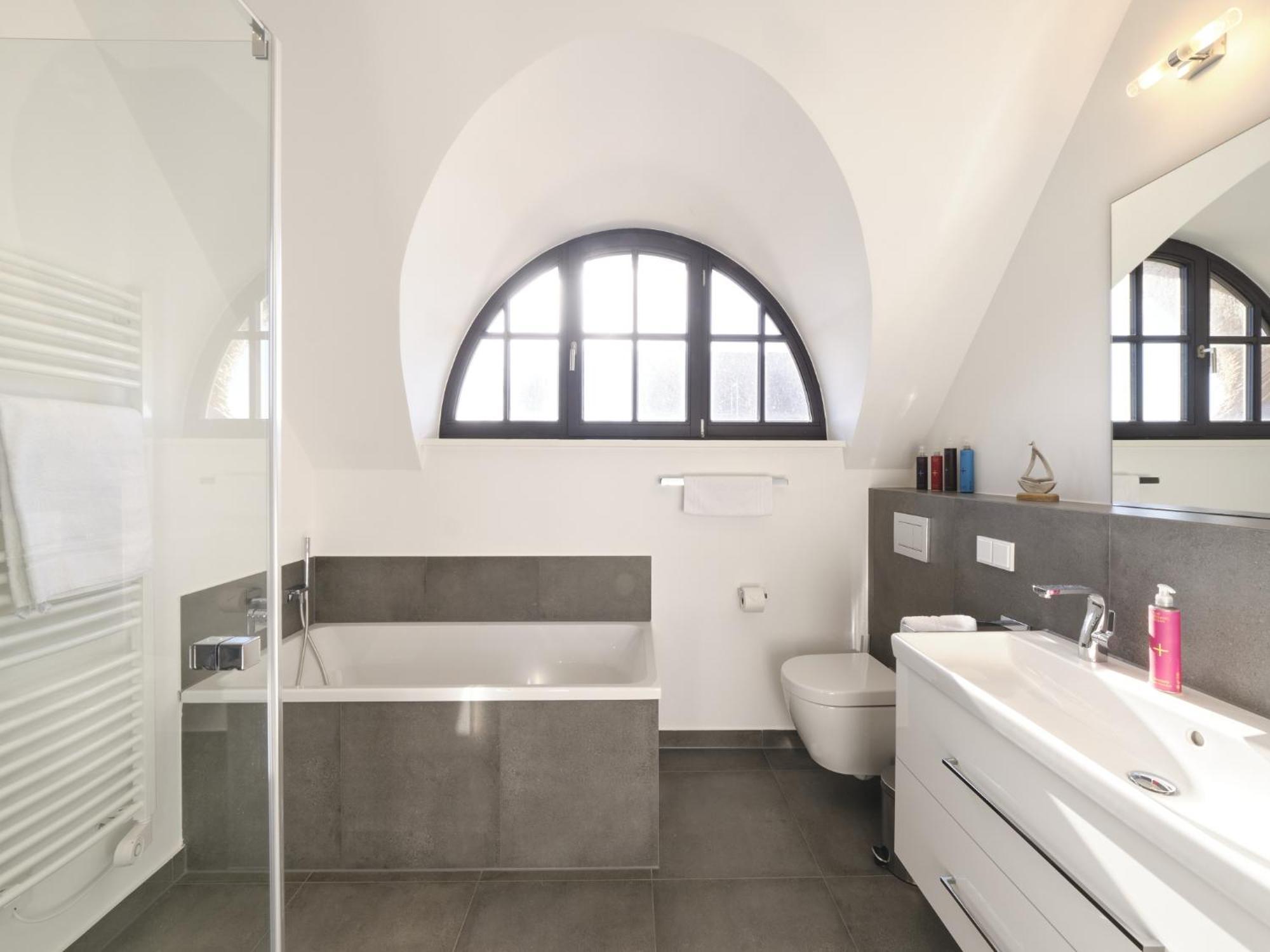 Reetland Am Meer - Luxusplus Reetdachvilla Mit 4 Schlafzimmern, Aussensauna, Loungebereich Und Kamin G07 Dranske Ngoại thất bức ảnh